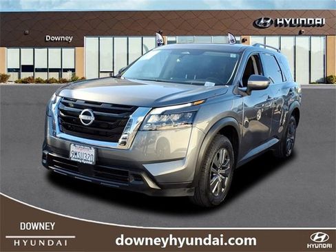Used 2024 Nissan Pathfinder SV image 1