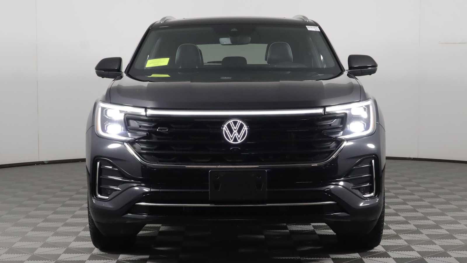 Used 2024 Volkswagen Atlas Cross Sport SEL Premium R-Line AWD/4WD image 2