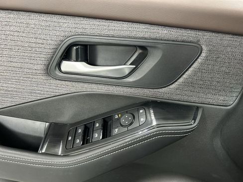 Used 2023 Nissan Rogue SV image 11