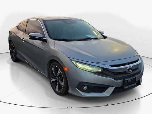 Used 2016 Honda Civic Touring image 4