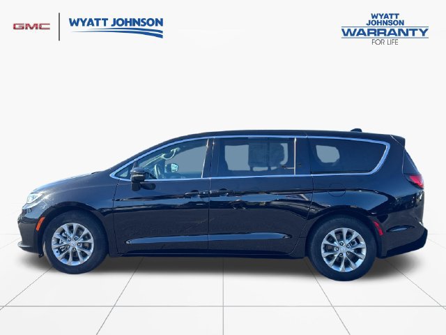 Used 2026 Chrysler Pacifica Limited FWD image 2