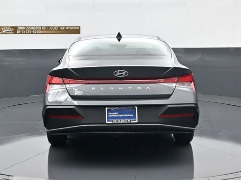 Certified 2024 Hyundai Elantra SE FWD image 6