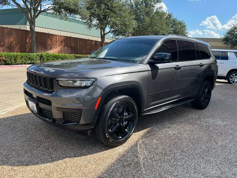 Used 2023 Jeep Grand Cherokee L Laredo image 12