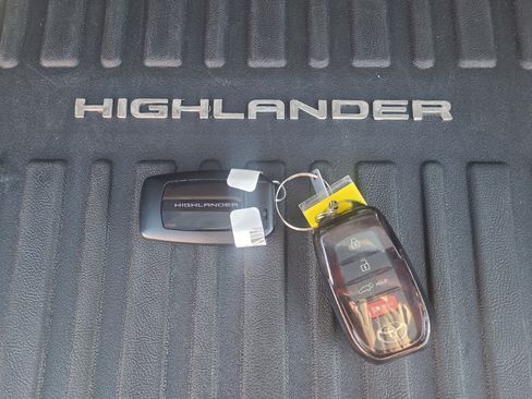 Used 2025 Toyota Highlander Platinum image 33