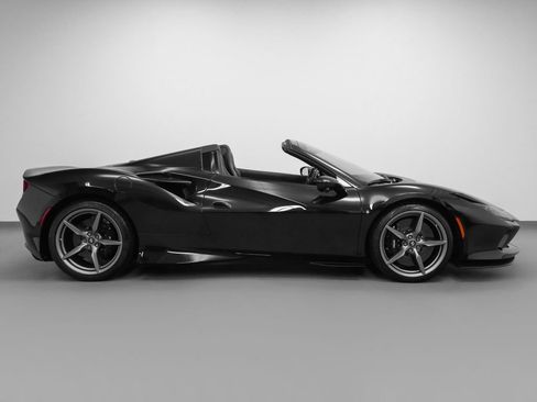 Certified 2021 Ferrari F8 Tributo RWD image 4