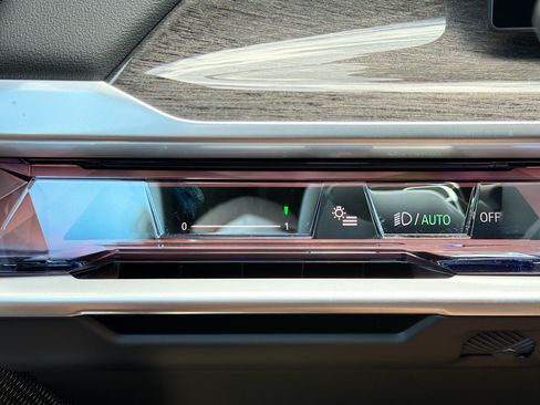 New 2026 BMW 740i w/ Premium Package RWD image 35
