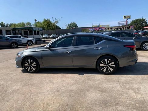 Used 2022 Nissan Altima 2.5 SV w/ SV Premium Package FWD image 9
