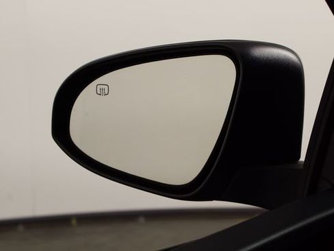 Used 2015 Toyota Corolla S image 33