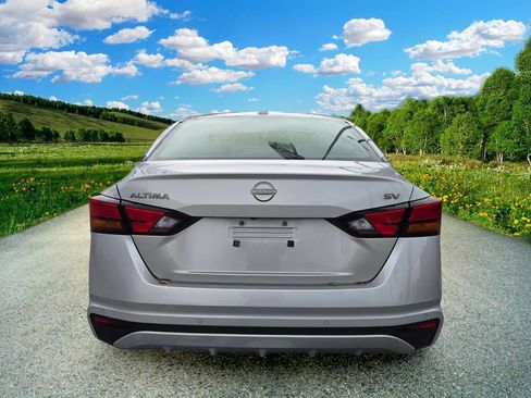 Used 2024 Nissan Altima 2.5 SV FWD image 5