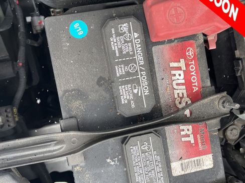 Used 2014 Toyota Camry L image 18