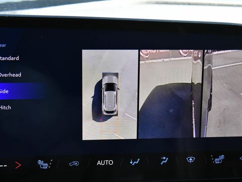 Used 2025 Chevrolet Equinox EV LT w/ Convenience Package image 21