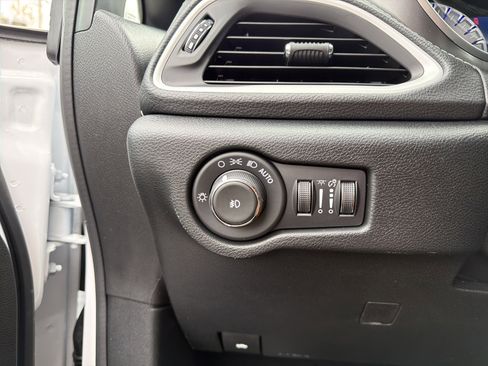 New 2026 Chrysler Pacifica Select AWD/4WD image 16