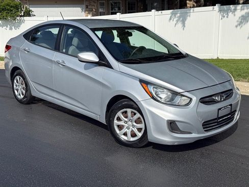 Used 2012 Hyundai Accent GLS FWD image 1