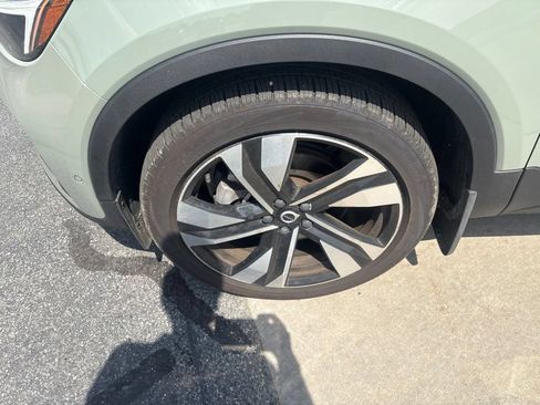 Used 2024 Volvo XC40 B5 Plus w/ Protection Package Premier AWD/4WD image 11