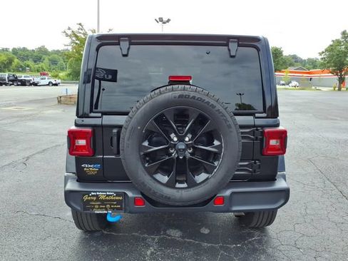 Used 2024 Jeep Wrangler Unlimited Sahara AWD/4WD image 24