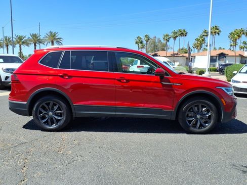 Certified 2024 Volkswagen Tiguan SE image 8