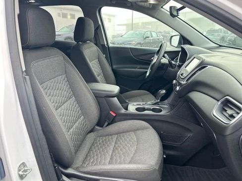 Used 2018 Chevrolet Equinox LT image 10