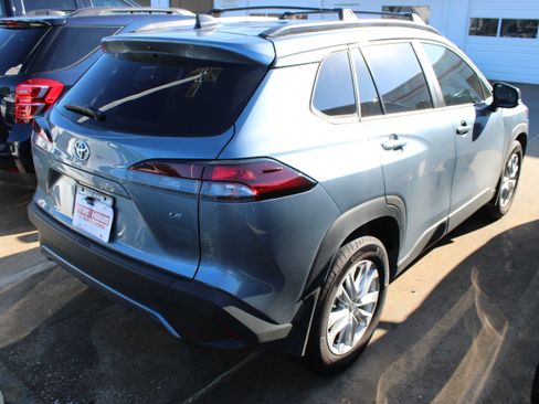 Certified 2026 Toyota Corolla Cross LE FWD image 9