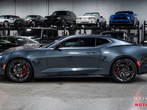 Used 2020 Chevrolet Camaro SS image 2