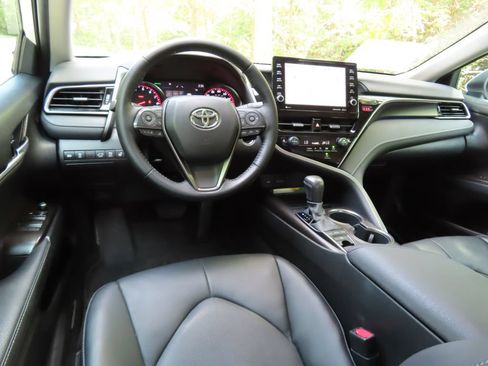 Used 2021 Toyota Camry XSE FWD image 4