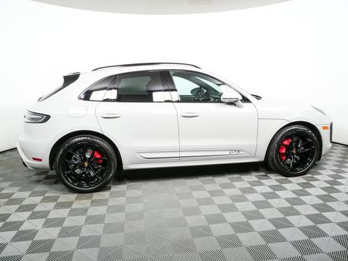 Certified 2025 Porsche Macan GTS image 28