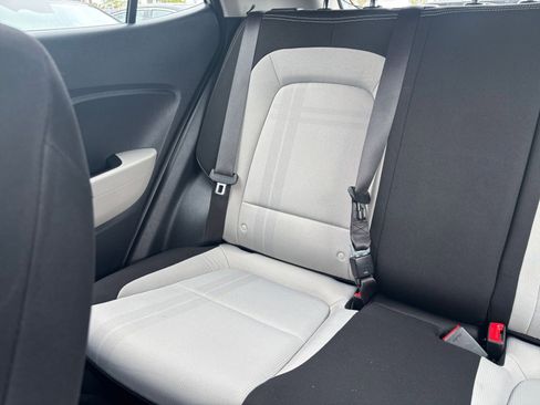 Used 2025 Hyundai Venue SEL FWD image 39