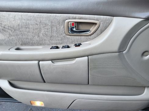 Used 2003 Toyota Avalon XL image 10