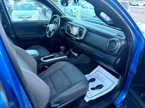Used 2016 Toyota Tacoma SR5 image 10