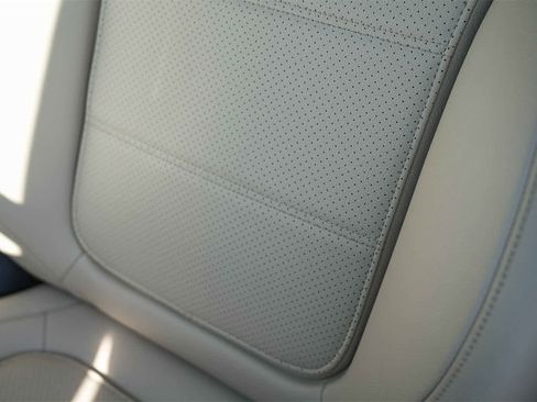 Used 2025 Mercedes-Benz GLC 350e GLC 350e image 17