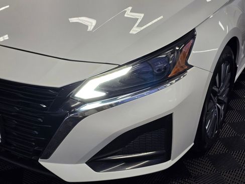 Used 2024 Nissan Altima 2.5 SV w/ SV Premium Package image 11