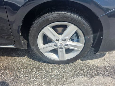 Used 2014 Toyota Camry LE FWD image 19
