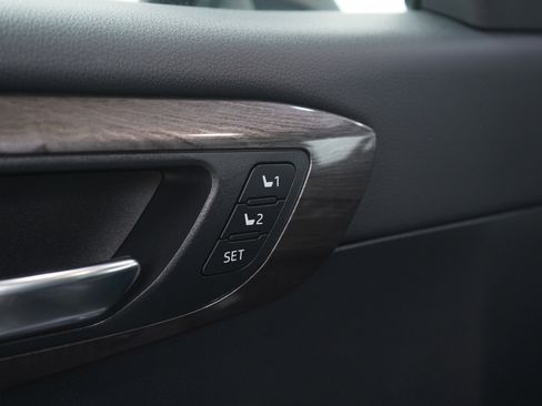 Used 2021 Toyota Highlander Platinum image 25