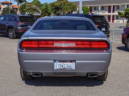 Used 2013 Dodge Challenger SXT image 5
