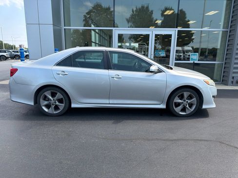 Used 2012 Toyota Camry SE w/ Leather Pkg FWD image 1