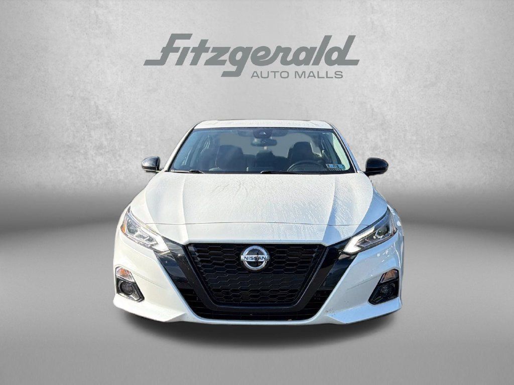 Used 2022 Nissan Altima 2.5 SR w/ Midnight Edition Package FWD image 2