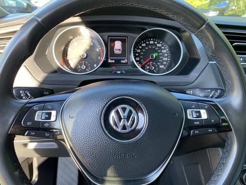 Used 2020 Volkswagen Tiguan SEL FWD image 15