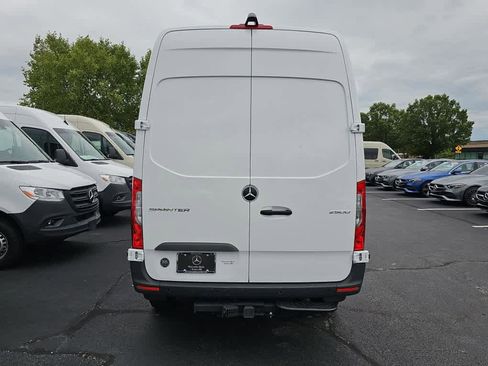 Used 2024 Mercedes-Benz Sprinter 2500 image 3