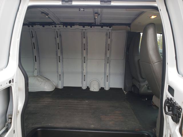 Used 2017 Chevrolet Express 2500 RWD image 15