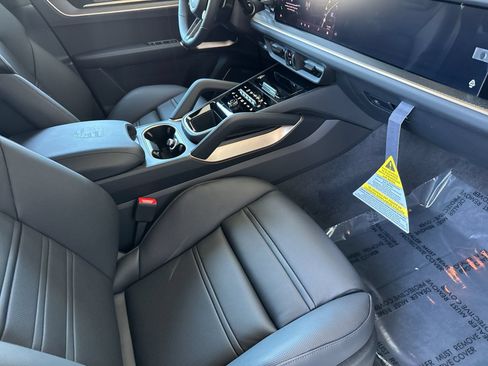 New 2026 Porsche Cayenne Turbo GT AWD/4WD image 18