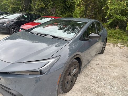 Used 2025 Toyota Prius LE image 1