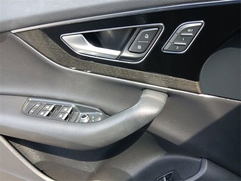 Used 2019 Audi Q7 3.0T Premium Plus w/ Premium Plus Package image 18