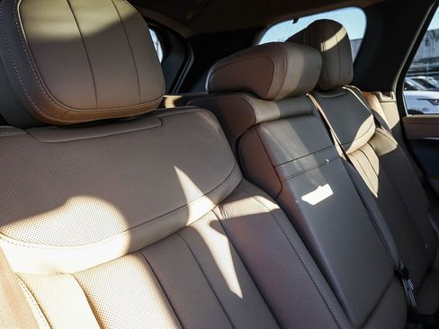 New 2026 Land Rover Range Rover SE image 21