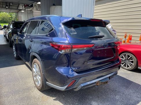 Used 2021 Toyota Highlander Limited AWD/4WD image 3