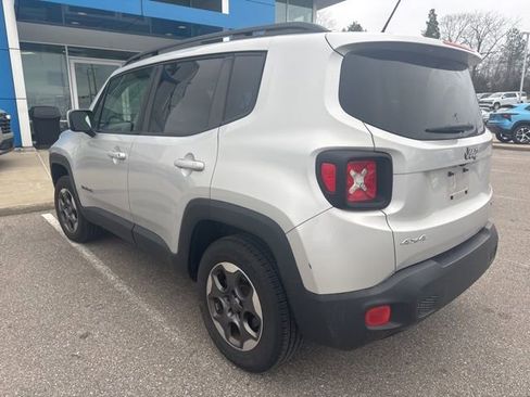 Used 2015 Jeep Renegade Latitude image 4