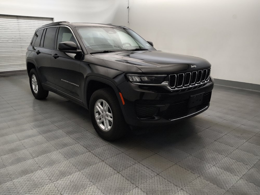Used 2024 Jeep Grand Cherokee Laredo RWD image 13