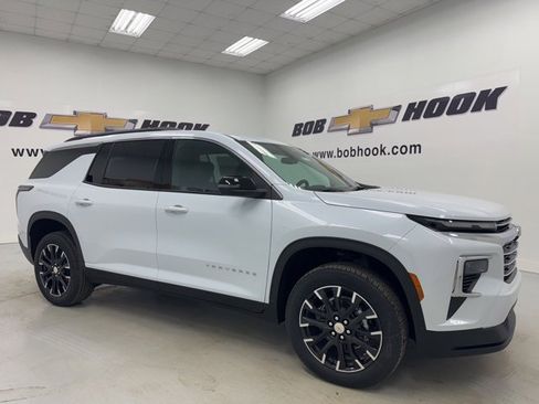 New 2026 Chevrolet Traverse LT w/ Sun and Wheel Package image 3