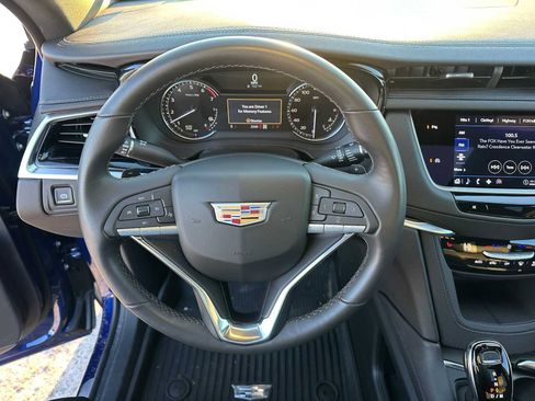 Used 2025 Cadillac XT6 Luxury image 26