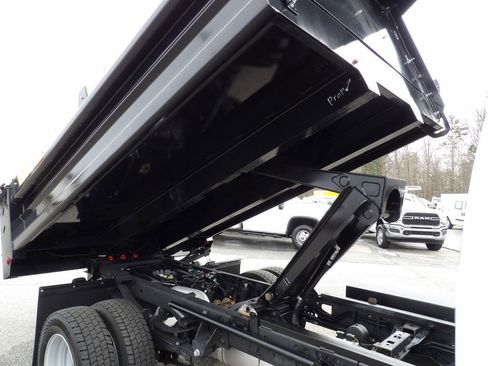 Used 2024 Ford F550 image 66