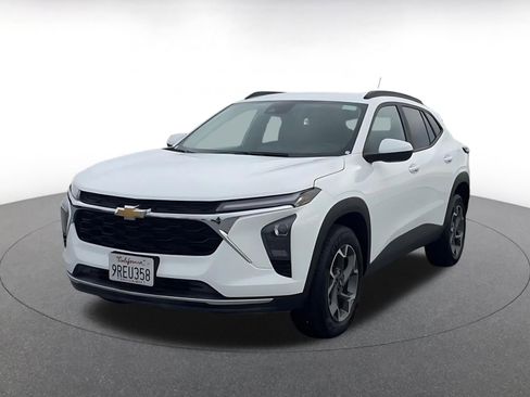 Used 2025 Chevrolet Trax LT image 7