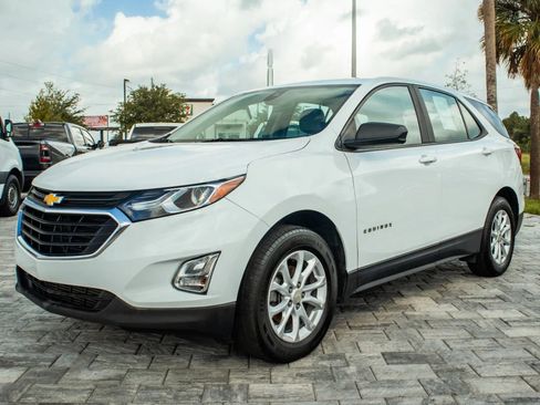 Used 2020 Chevrolet Equinox LS FWD image 3
